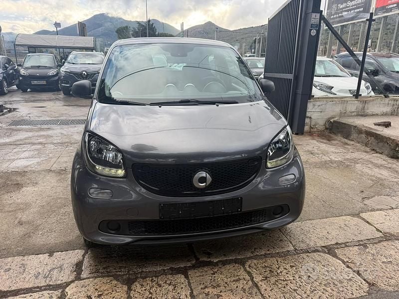 Begagnad Smart ForFour 71 HK (52 kW) 2018 Grå Halvkombi