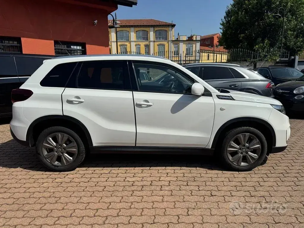 Usata Suzuki Vitara Cool 129 CV (94 kW) 2022 Bianco SUV