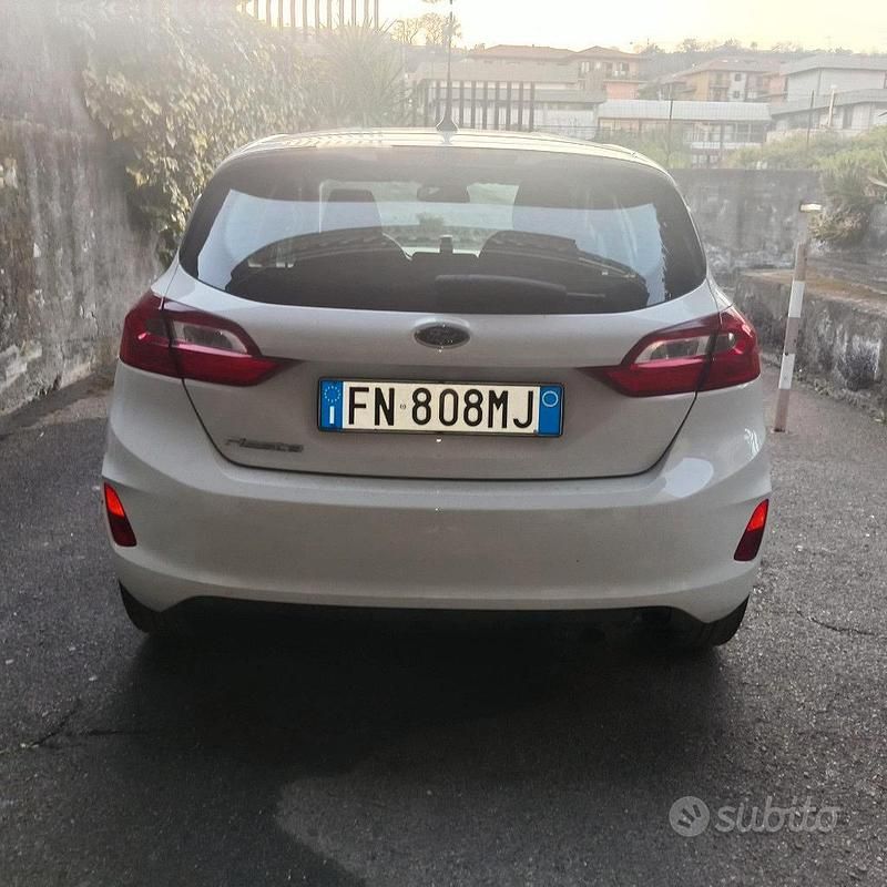 Usata Ford Fiesta 90 CV (66 kW) 2018 Bianco Utilitaria