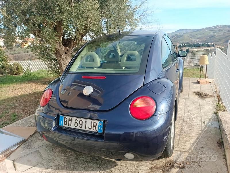 Usata VW Beetle 90 CV (66 kW) 2000 Blu Utilitaria
