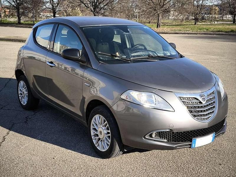 Usata Lancia Ypsilon 69 CV (50 kW) 2015 Utilitaria