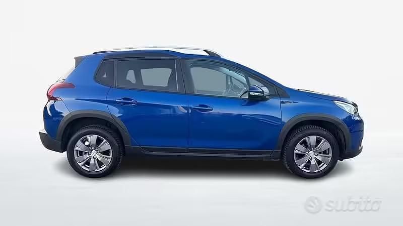 Usado Peugeot 2008 Signature Sky 102 HP (75 kW) 2019 Azul SUV