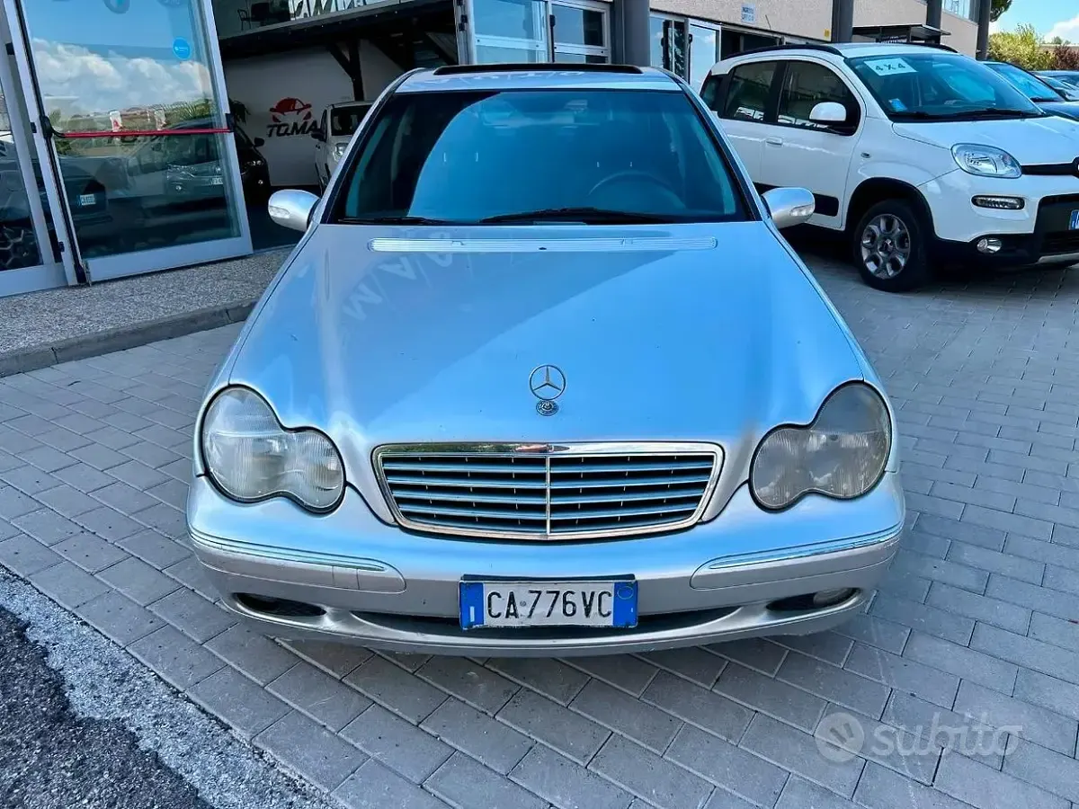 Usata Mercedes C220 Elegance 143 CV (105 kW) 2002 Grigio Berlina
