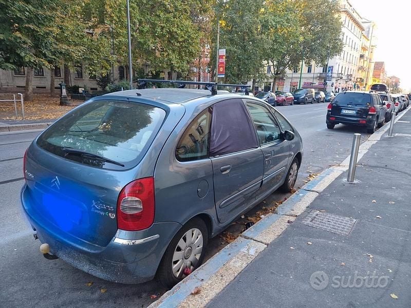 Usata Citroën Xsara Picasso 109 CV (80 kW) 2007 Grigio Monovolume