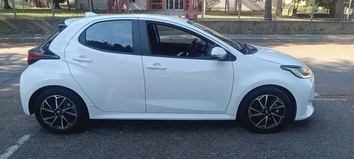 Usata Toyota Yaris Hybrid Active 92 CV (67 kW) 2022 Berlina