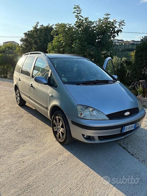 Usata Ford Galaxy 110 CV (80 kW) 2002 Grigio Monovolume
