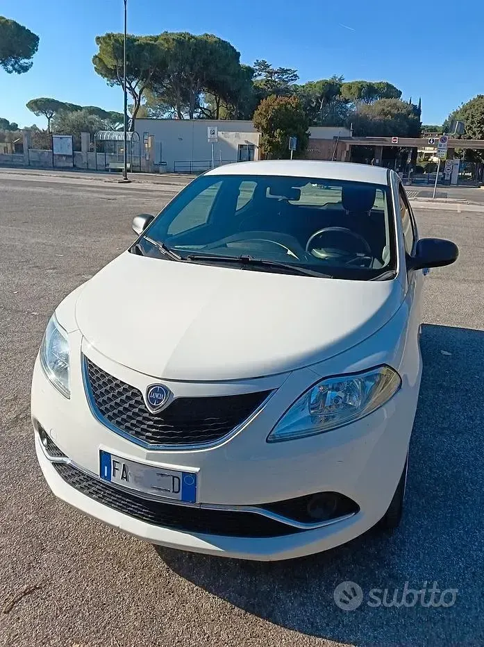 Usata Lancia Ypsilon 69 CV (50 kW) 2016 Bianco Utilitaria