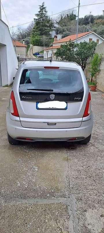 Usata Lancia Musa 69 CV (50 kW) 2008 Argento Monovolume