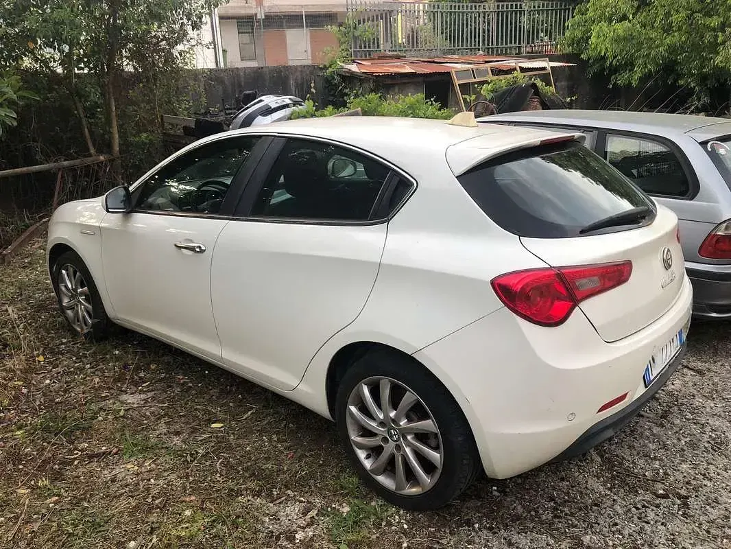 Usata Alfa Romeo Giulietta Distinctive 205 CV (150 kW) 2013 Bianco Utilitaria