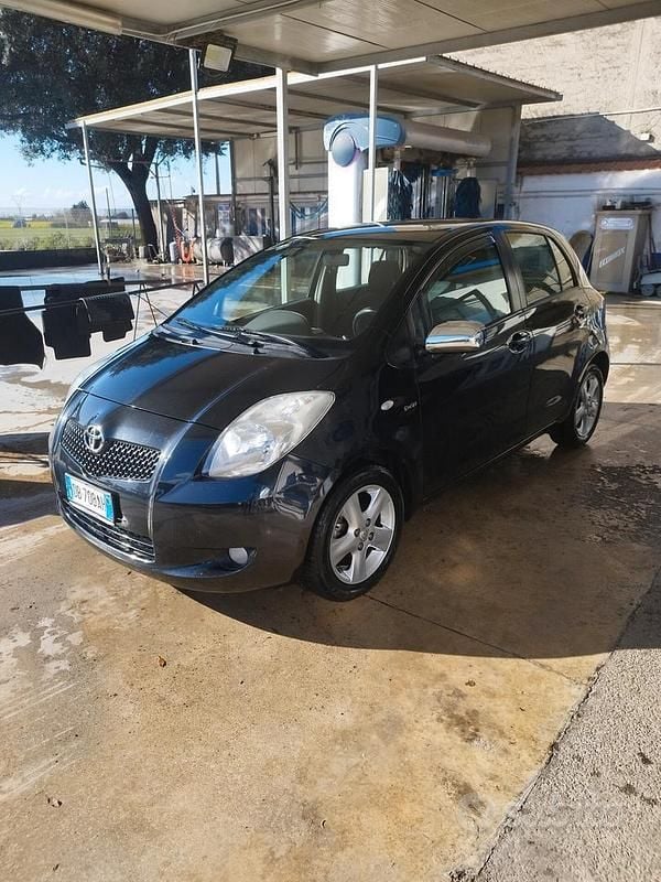 Usata Toyota Yaris 90 CV (66 kW) 2006 Nero Berlina