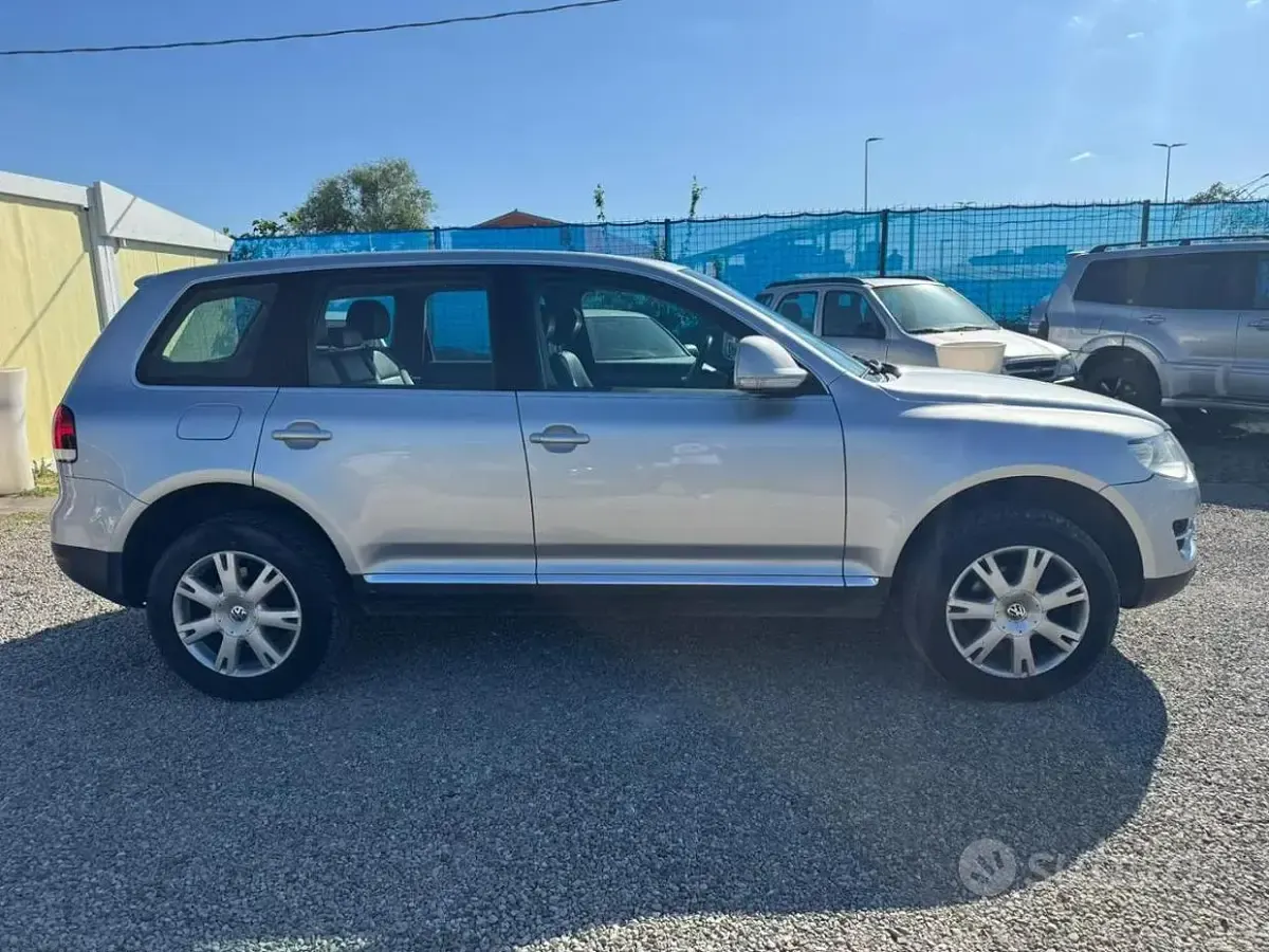 Usata VW Touareg Exclusive 174 CV (127 kW) 2007 Grigio SUV