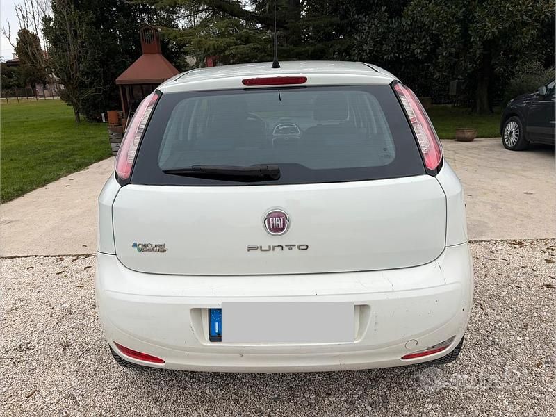 Usata Fiat Grande Punto 77 CV (56 kW) 2012 Bianco Utilitaria
