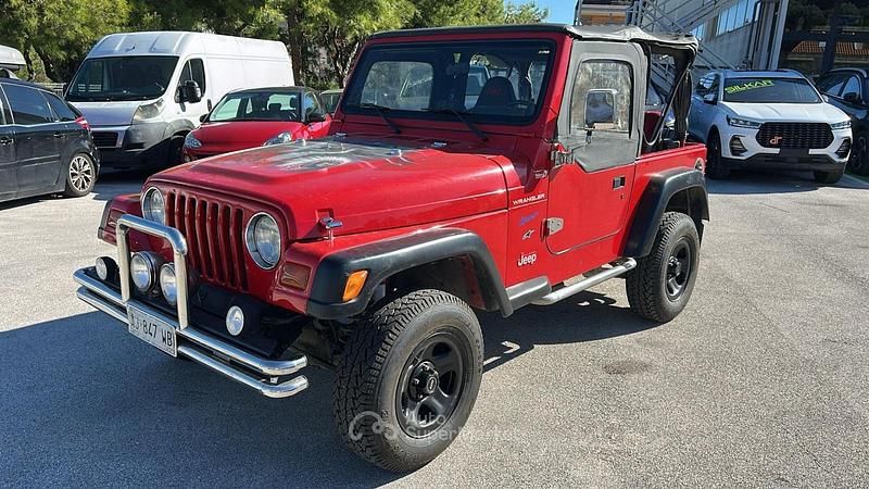Usata Jeep Wrangler 118 CV (86 kW) 1996 Rosso SUV