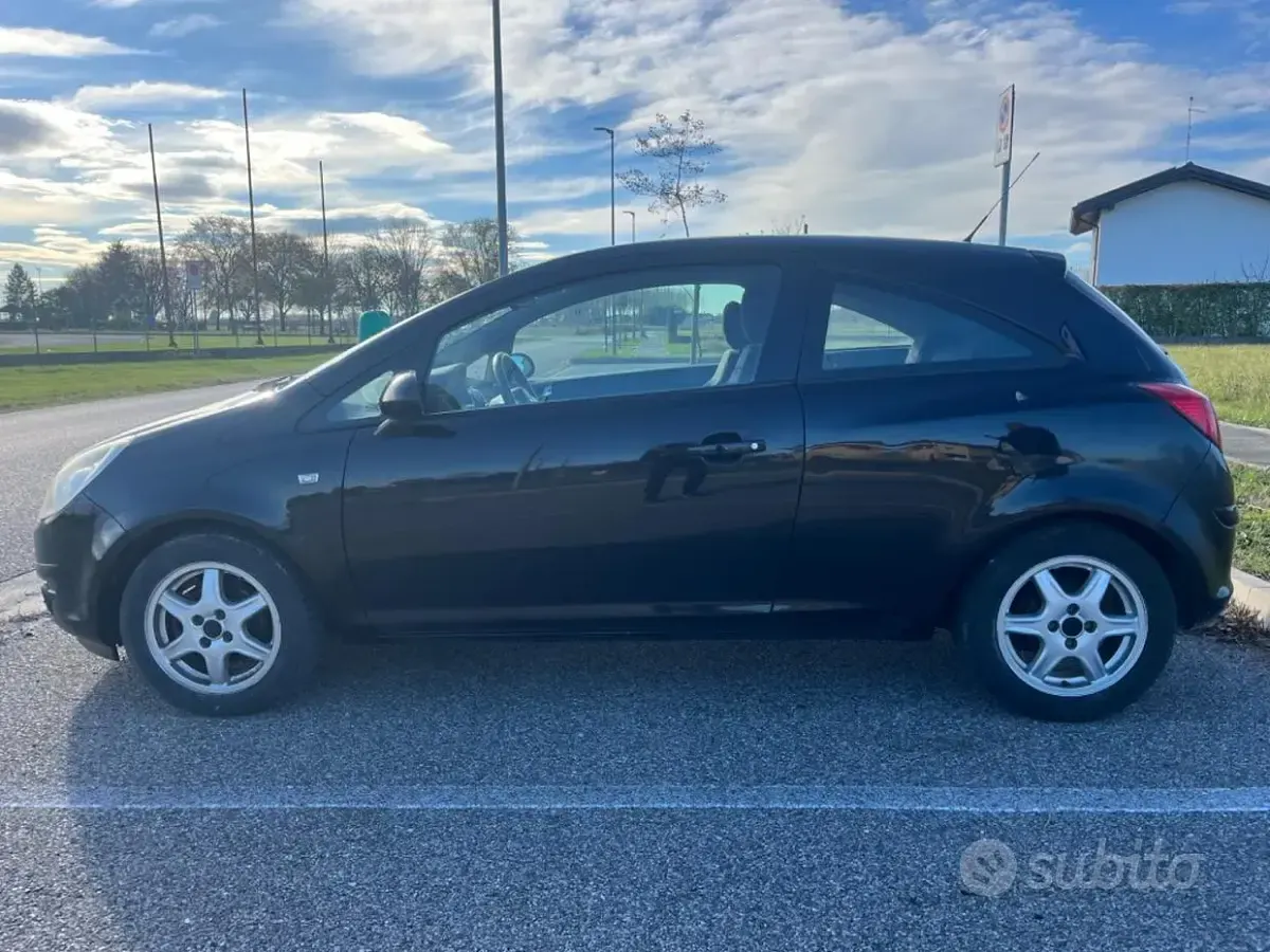 Usata Opel Corsa 80 CV (58 kW) 2008 Nero Utilitaria