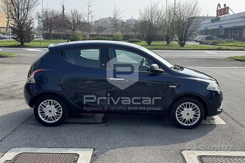 Usata Lancia Ypsilon Silver 69 CV (50 kW) 2016 Blu Utilitaria