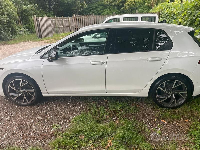 Usata VW Golf VII 130 CV (95 kW) 2021 Utilitaria