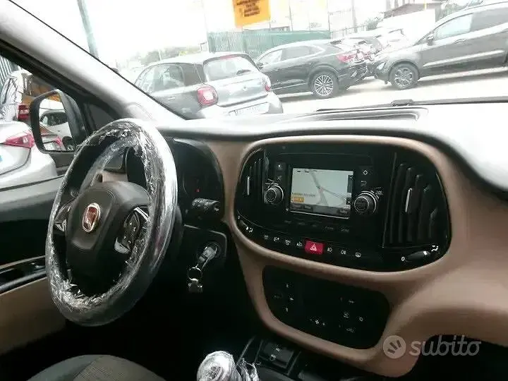 Usata Fiat Doblò Lounge 101 CV (74 kW) 2015 Grigio Monovolume