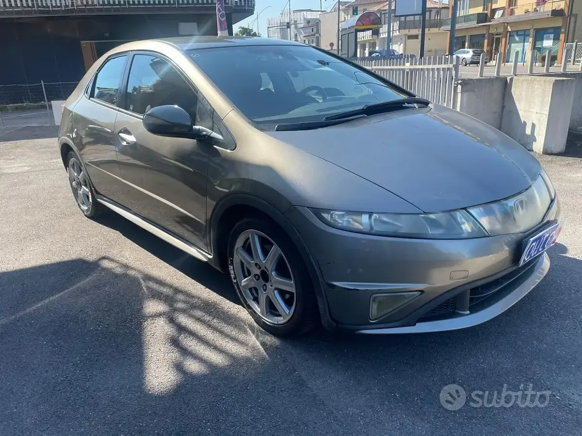 Usata Honda Civic Executive 140 CV (102 kW) 2006 Beige Berlina