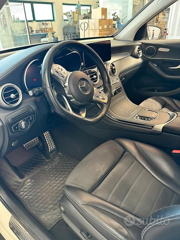 Usata Mercedes GLC300 245 CV (180 kW) 2019 Bianco SUV