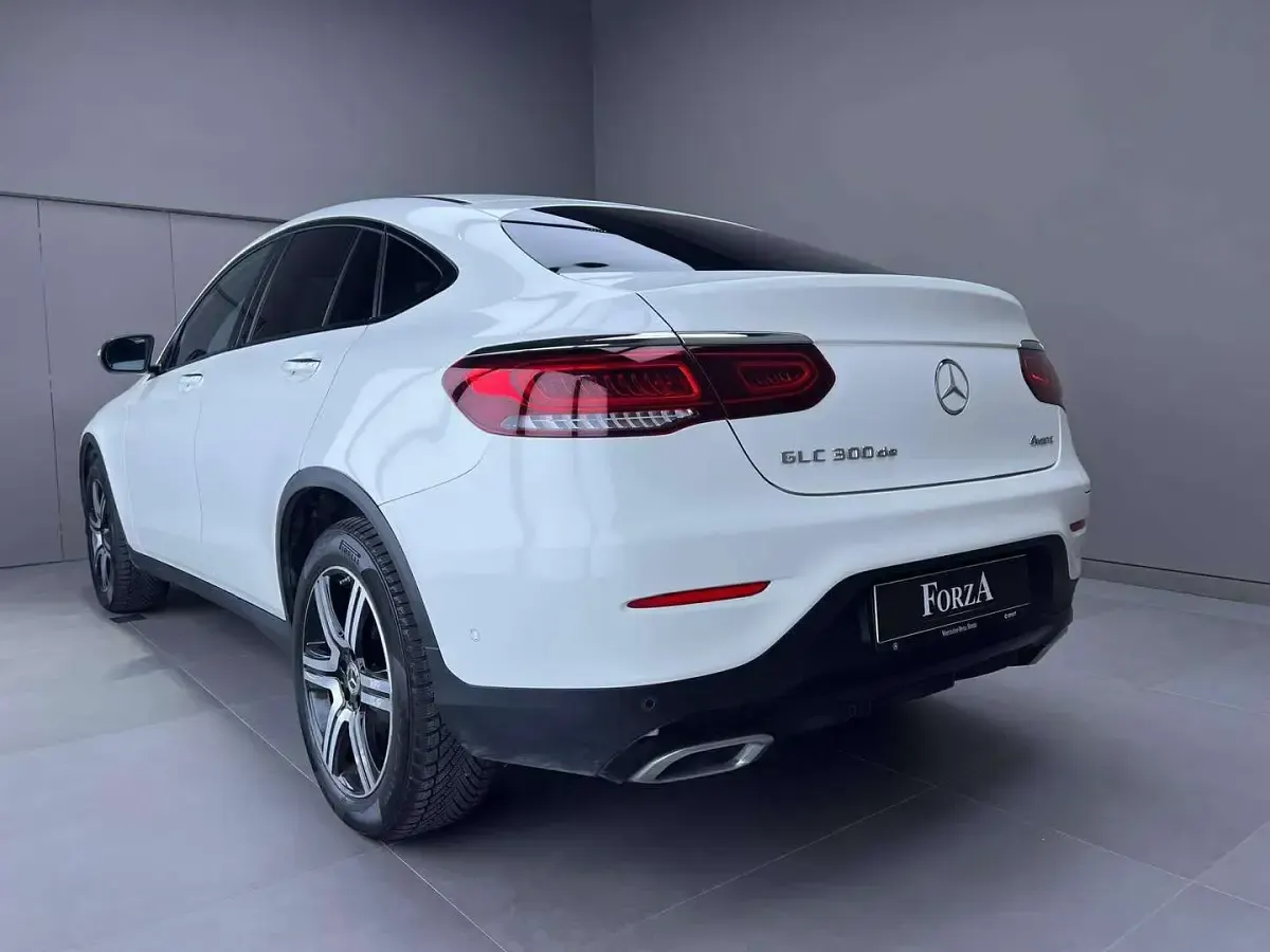 Usata Mercedes GLC300 Premium Plus 194 CV (142 kW) 2022 Bianco diamante SUV