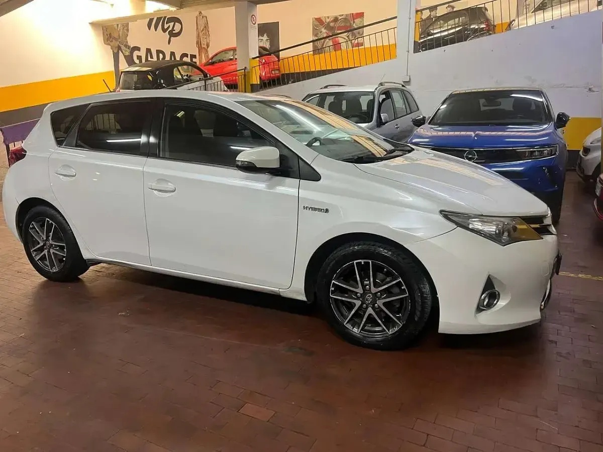 Usata Toyota Auris Hybrid Lounge 99 CV (72 kW) 2014 Other Berlina