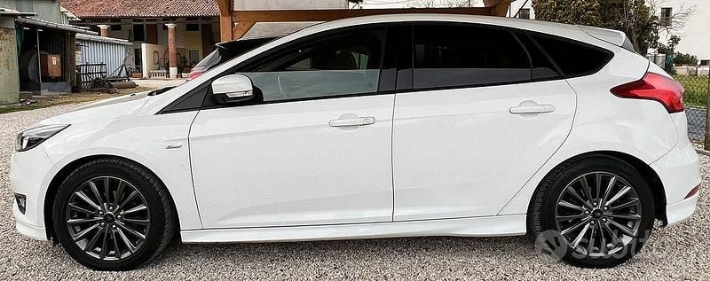 Usata Ford Focus ST-Line 120 CV (88 kW) 2018 Bianco Berlina