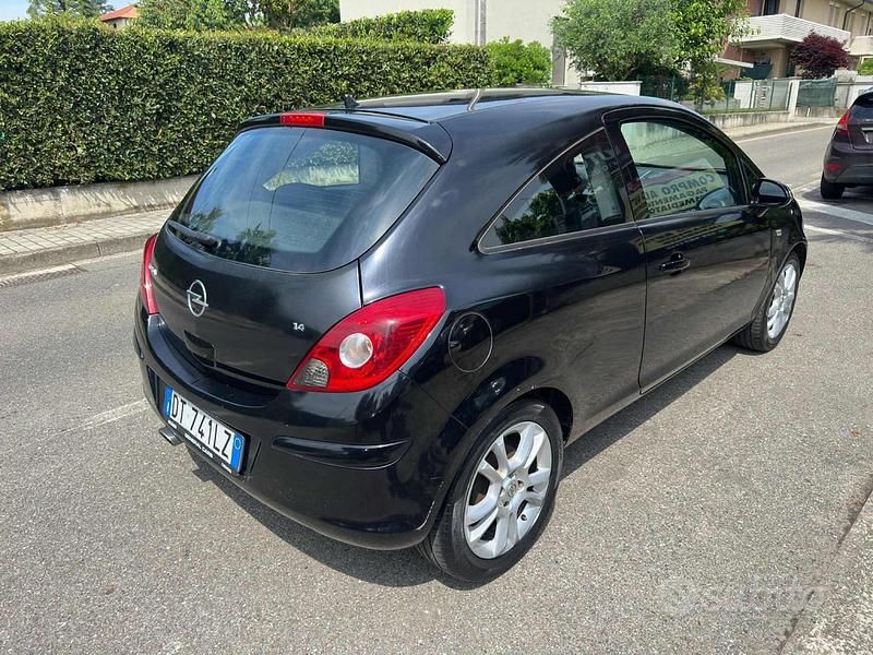 Usata Opel Corsa Sport 90 CV (66 kW) 2009 Nero Utilitaria