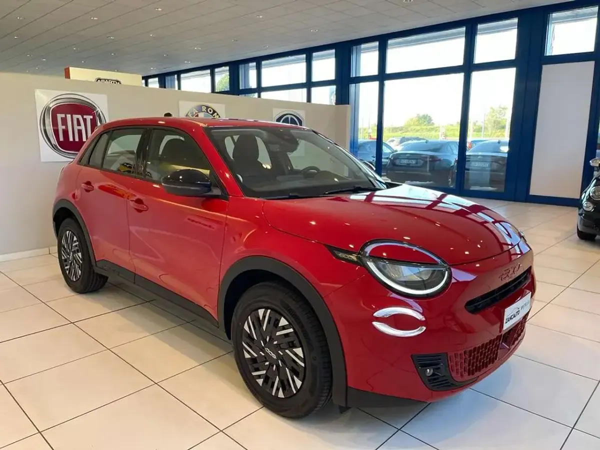 Usata Fiat 600E Red 114 kW (156 CV) 2025 Rosso SUV