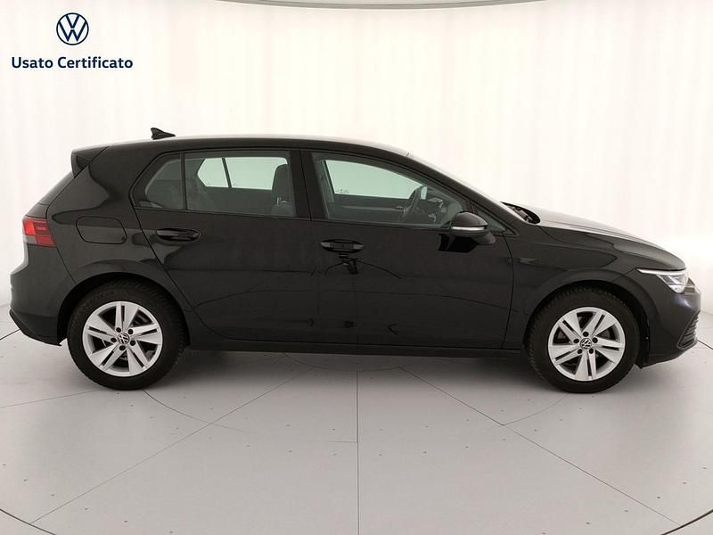 Usata VW Golf VIII Life 115 CV (84 kW) 2020 Nero Utilitaria