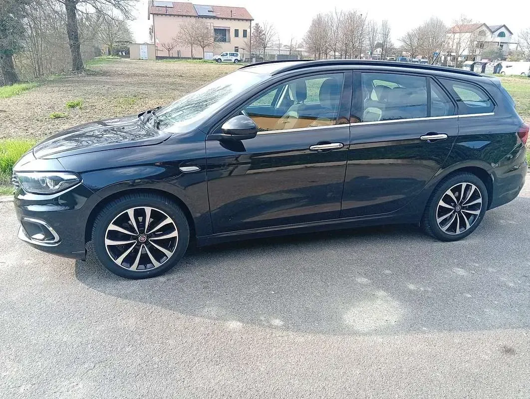 Usata Fiat Tipo Lounge 120 CV (88 kW) 2017 Nero Station wagon