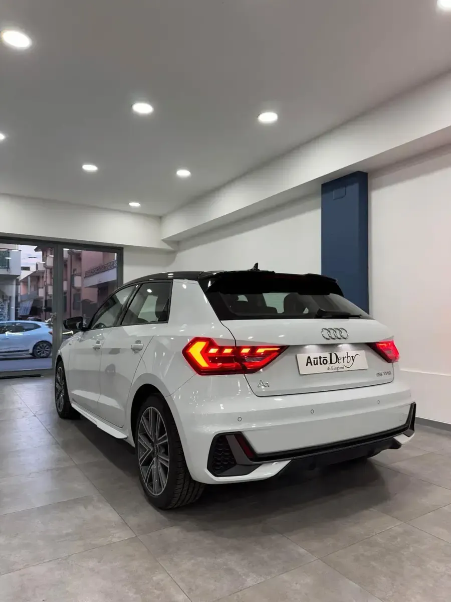 Nuova Audi A1 S-Line 115 CV (84 kW) 2026 Bianco SUV