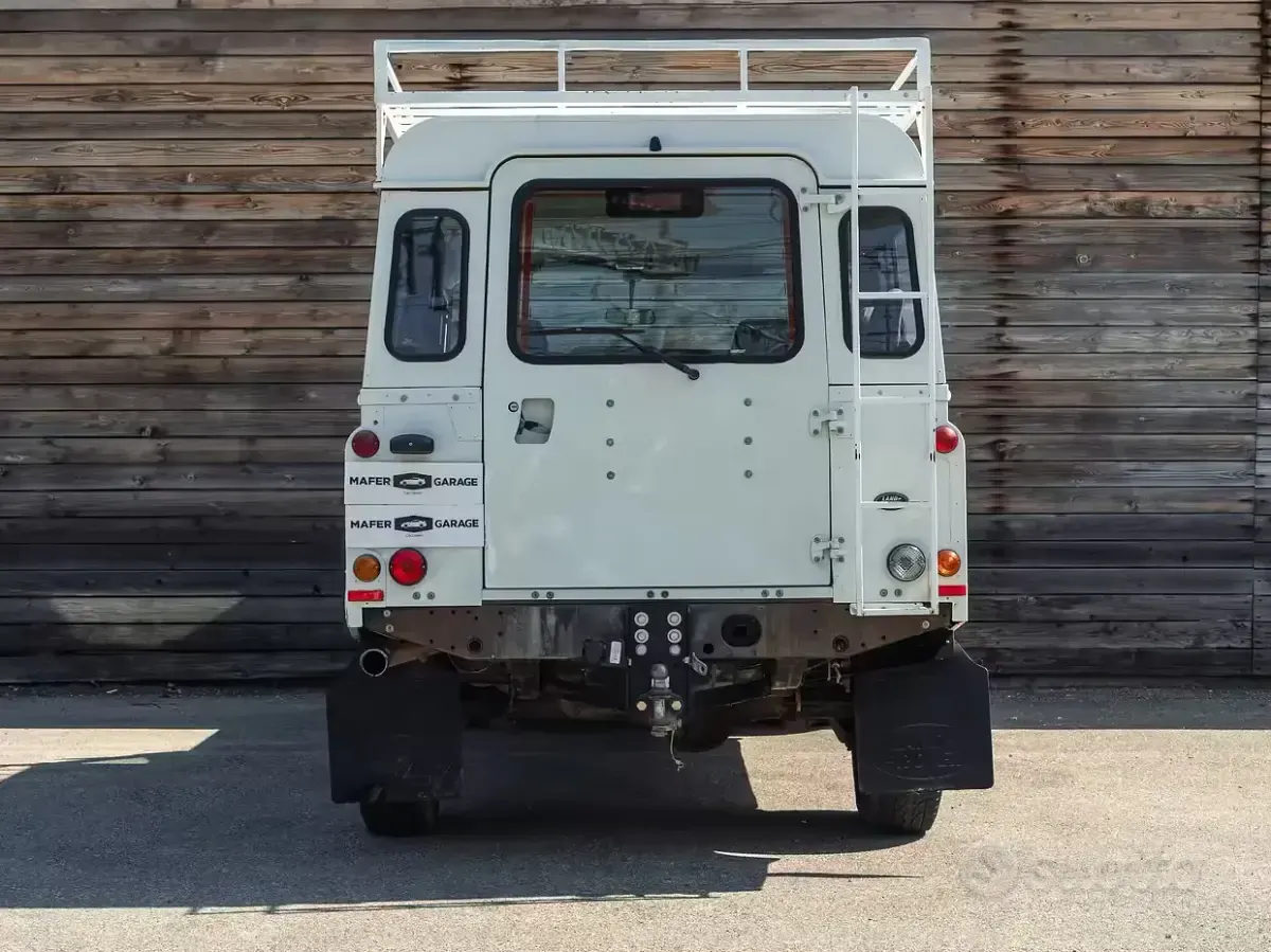 Usata Land Rover Defender 122 CV (89 kW) 2005 Bianco Station wagon