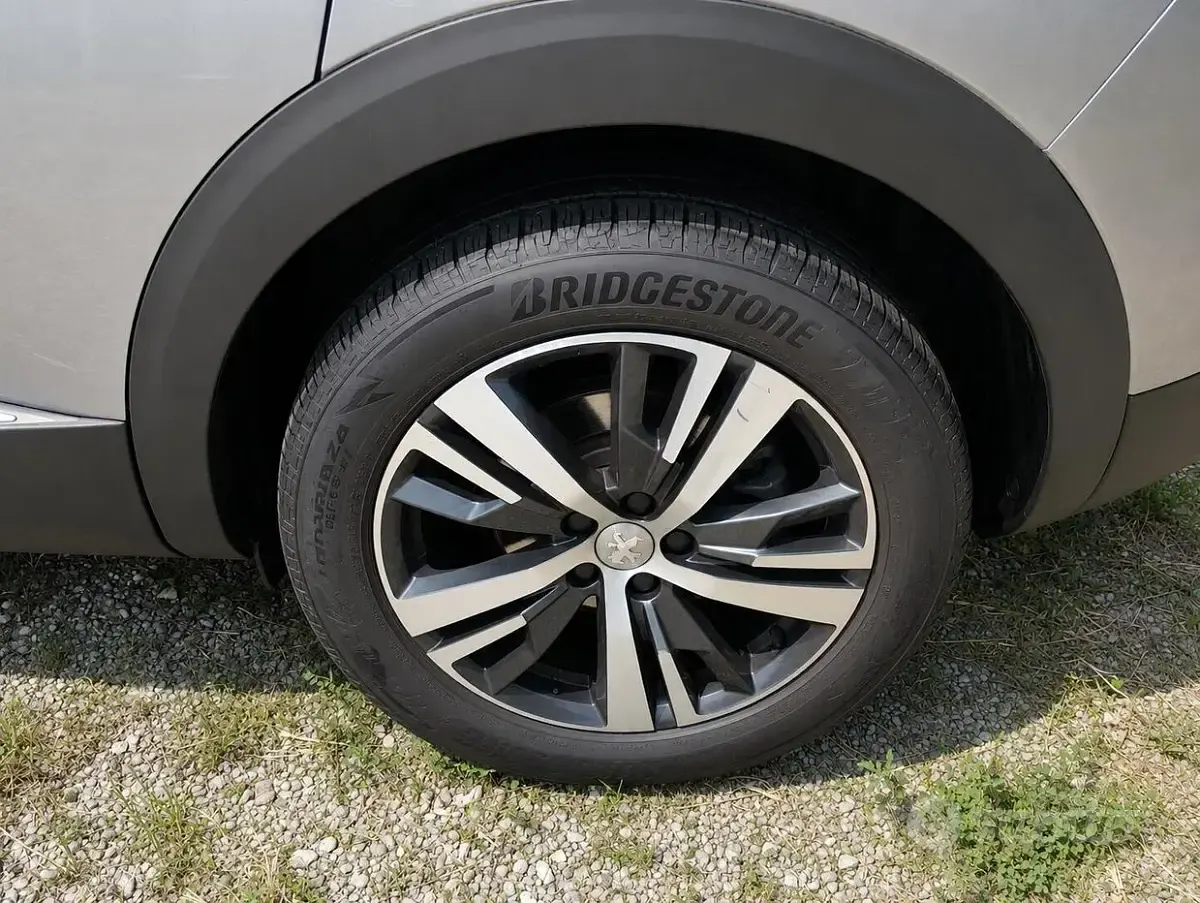 Usata Peugeot 3008 Allure 131 CV (96 kW) 2022 Grigio SUV
