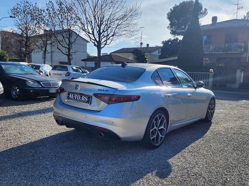 Usata Alfa Romeo Giulia Executive 160 CV (117 kW) 2019 Argento Berlina