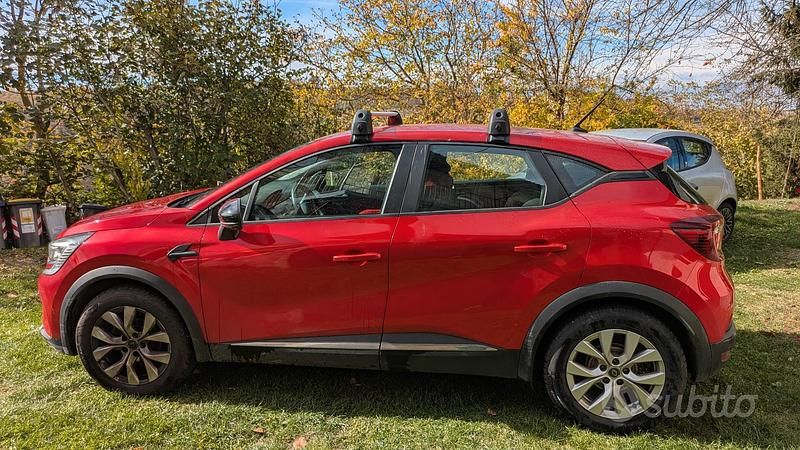 Usata Renault Captur Life 101 CV (74 kW) 2020 Rosso SUV