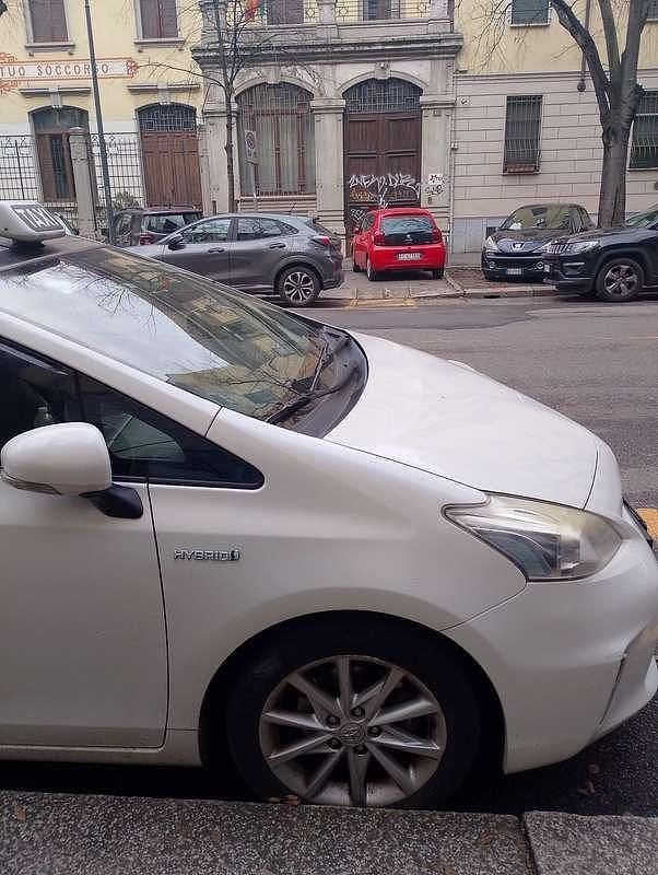 Usata Toyota Prius+ Lounge 99 CV (72 kW) 2012 Bianco Monovolume