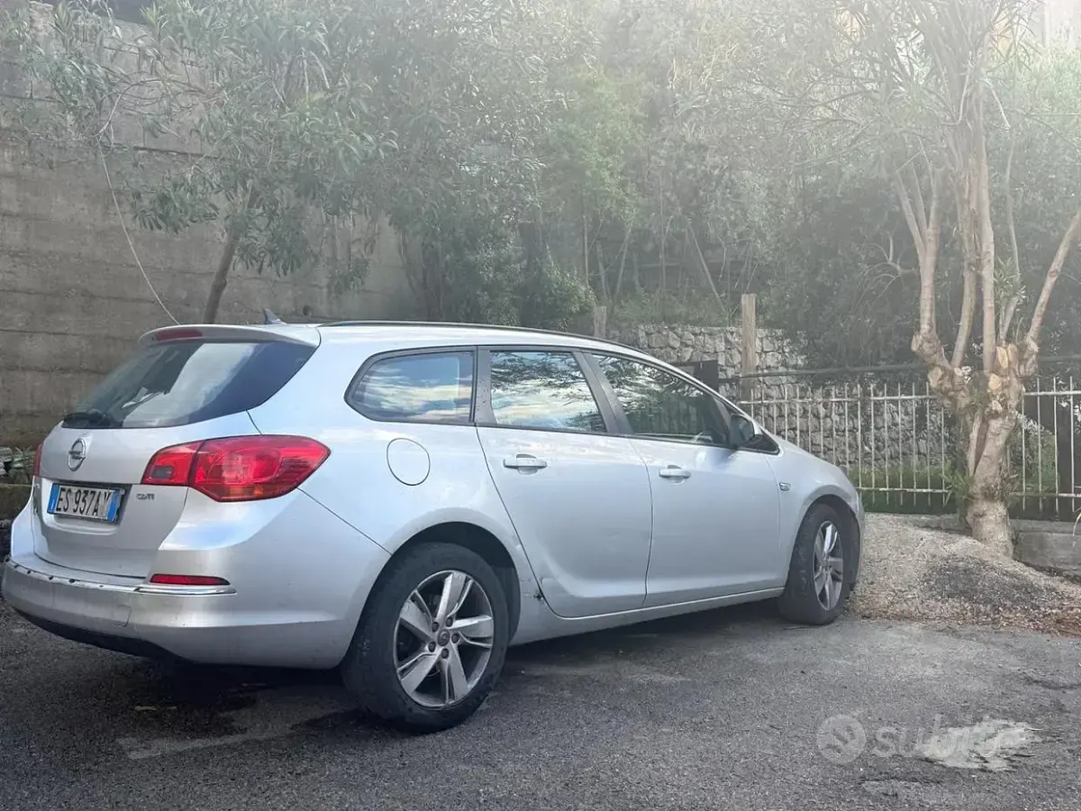 Usata Opel Astra Sport 130 CV (95 kW) 2013 Grigio Station wagon
