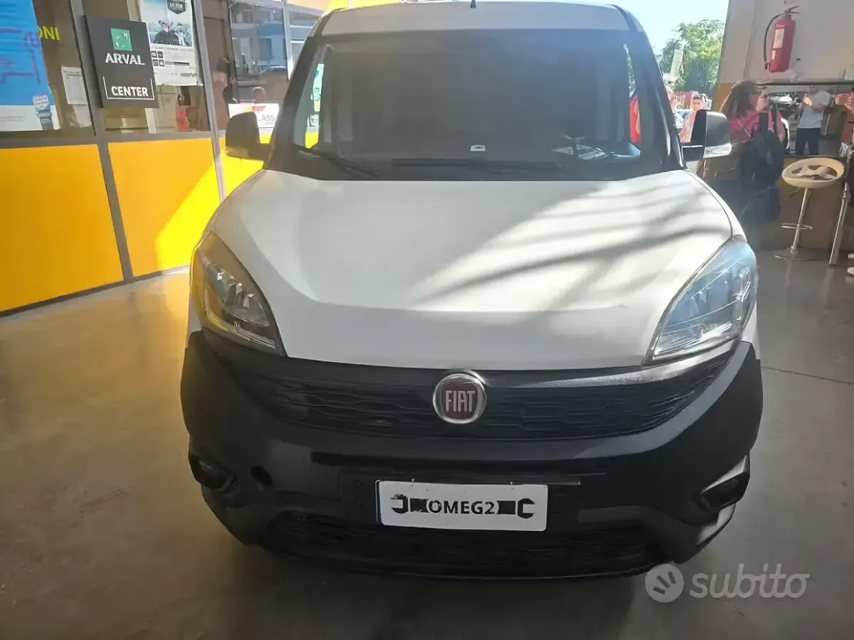 Usata Fiat Doblò 120 CV (88 kW) 2021 Bianco Monovolume