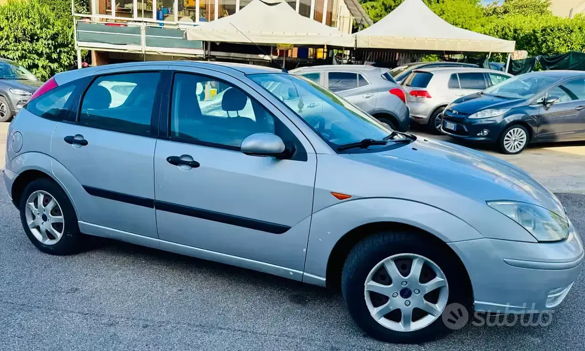 Usata Ford Focus 100 CV (73 kW) 2004 Grigio Berlina