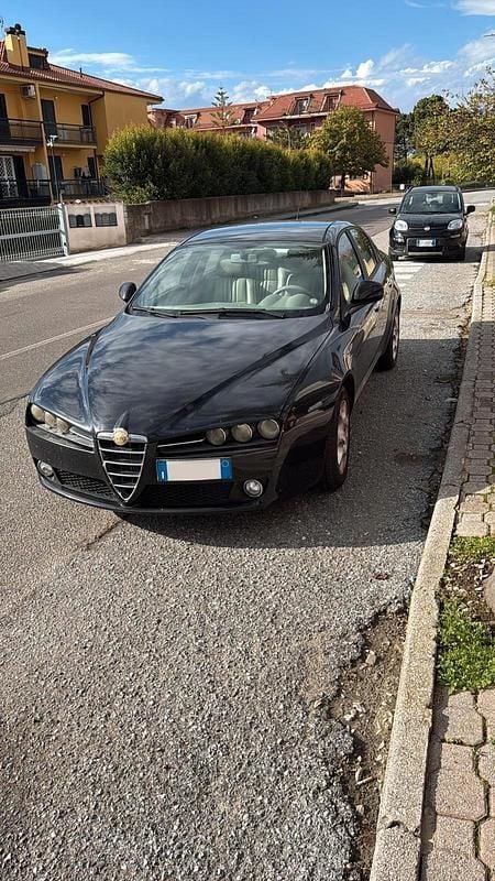 Grigio Usata 2006 Alfa Romeo 159 Distinctive Tre volumi | 2000 € (Buon prezzo) - Immagine 1/4