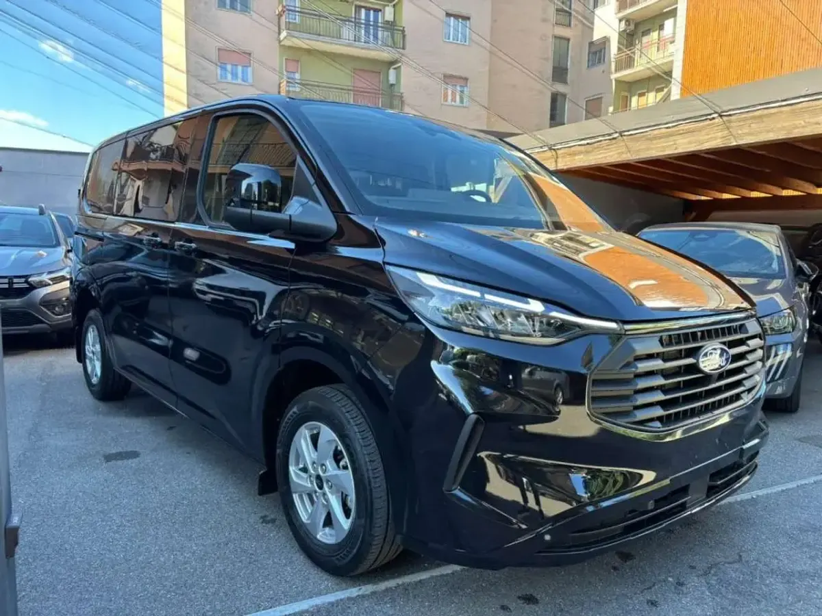 Usata Ford Transit Custom Titanium 136 CV (100 kW) 2025 Nero Station wagon