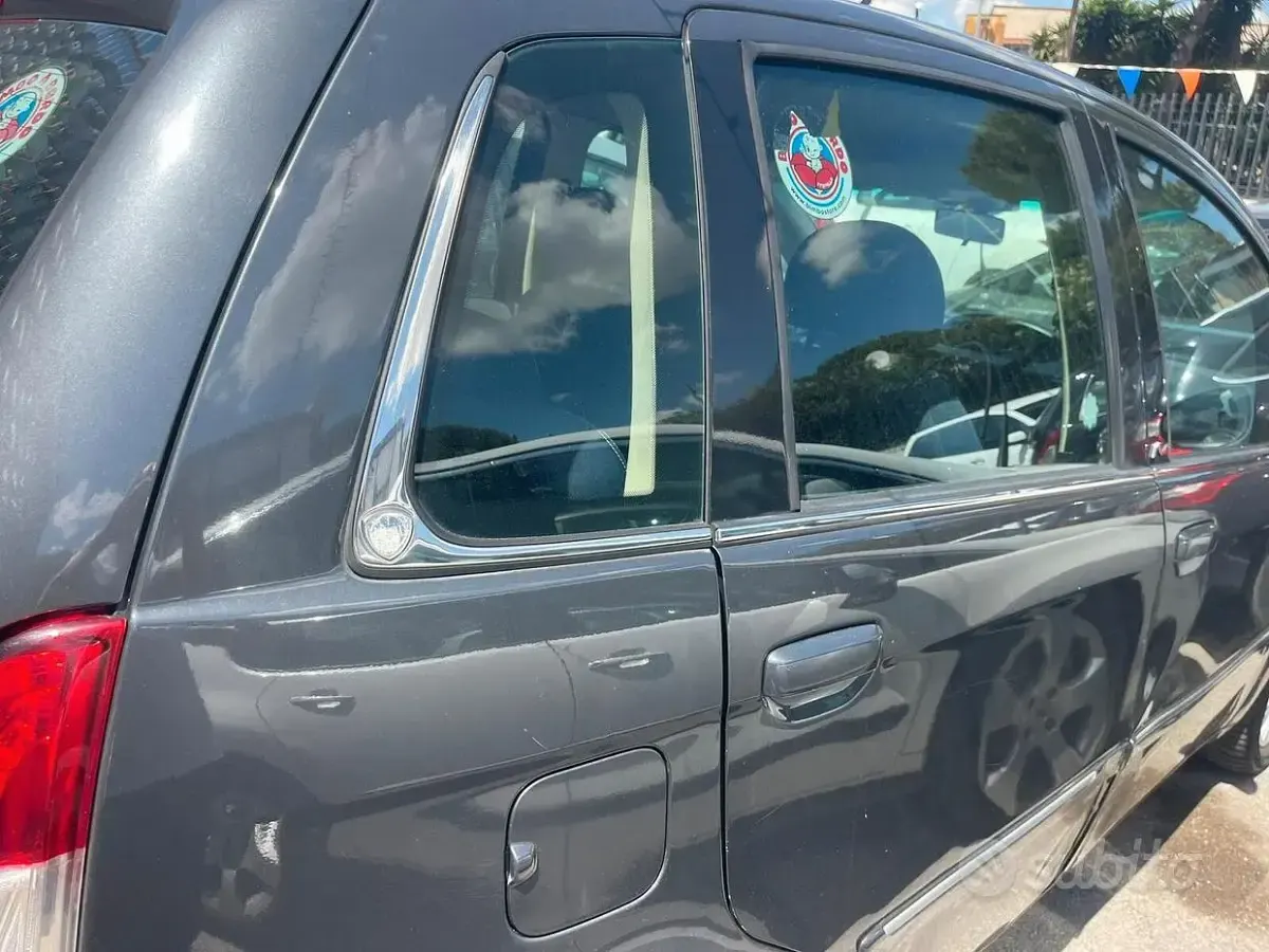 Usata Lancia Musa 95 CV (69 kW) 2012 Grigio Monovolume