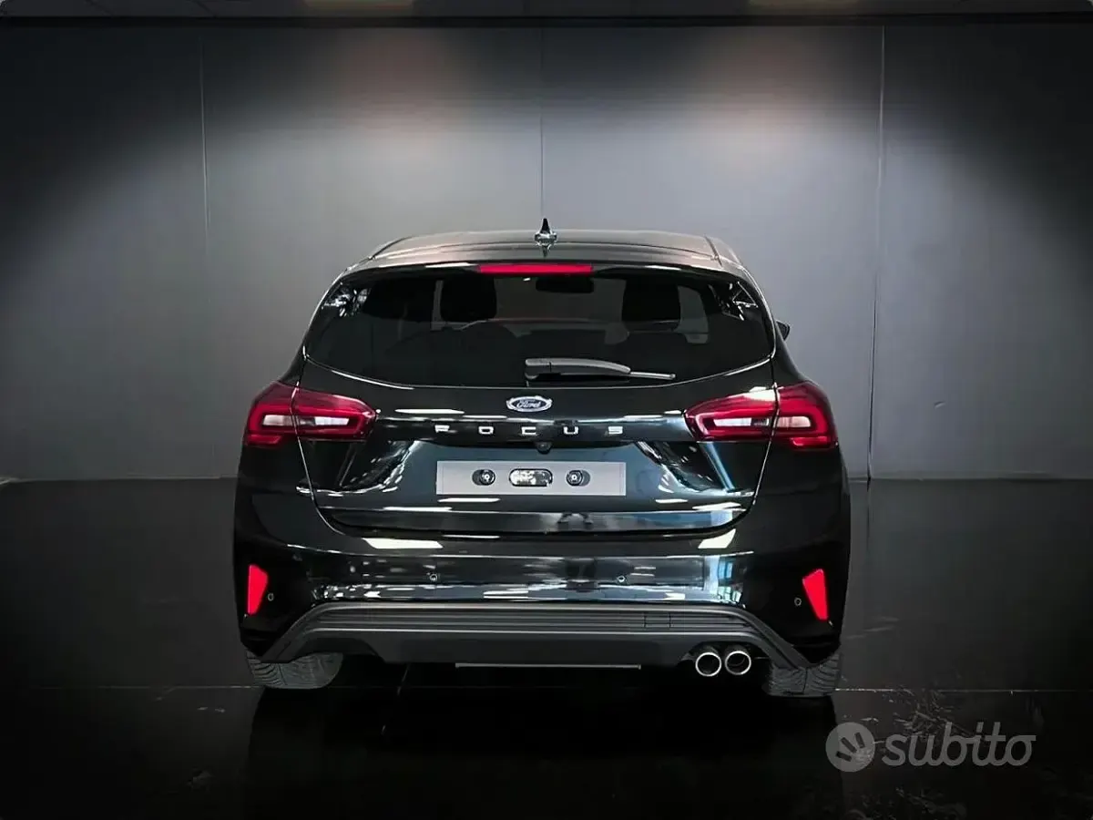 Usata Ford Focus ST 116 CV (85 kW) 2025 Nero Berlina