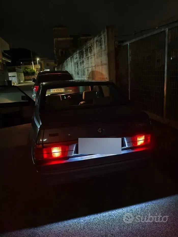Usata Alfa Romeo 75 110 CV (80 kW) 1987 Grigio Berlina
