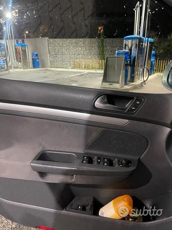 Grigio Usata 2006 VW Golf V Due volumi | 2800 € (Super prezzo) - Immagine 1/4