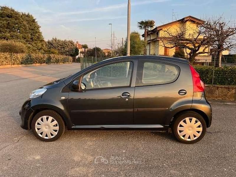 Usata Peugeot 107 68 CV (50 kW) 2007 Grigio Utilitaria