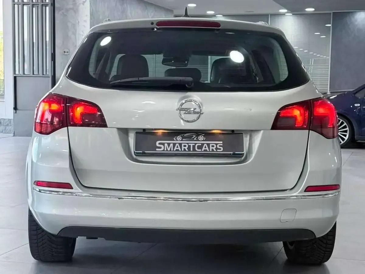 Usata Opel Astra Business 131 CV (96 kW) 2014 Argento Station wagon