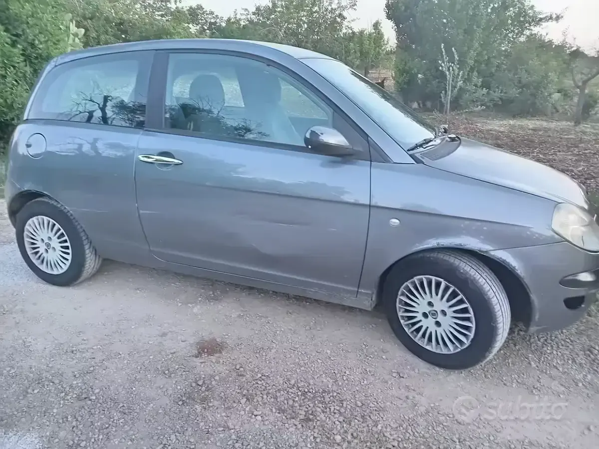 Usata Lancia Ypsilon 69 CV (50 kW) 2003 Utilitaria