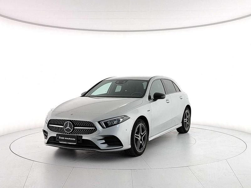 Argento high tech Usata 2022 Mercedes A250 Premium Tre volumi | 28.900 € (Buon prezzo) - Immagine 1/4