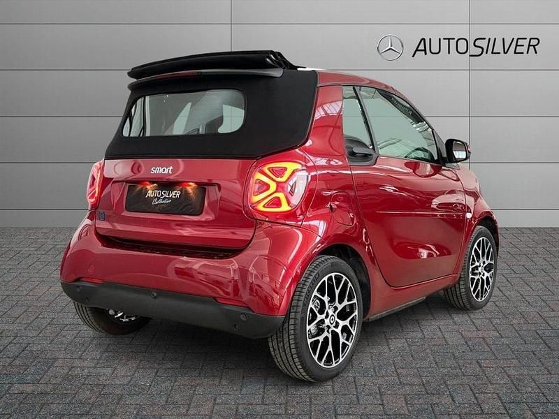 Usata Smart ForTwo Electric Drive Prime 60 kW (82 CV) 2024 Rosso / metallizzato Cabrio